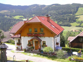 Гостиница Ferienhaus Pirker  Айзентраттен